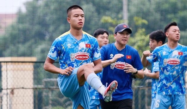 Trần Thành Trung gây ấn tượng với HLV Kim Sang sik