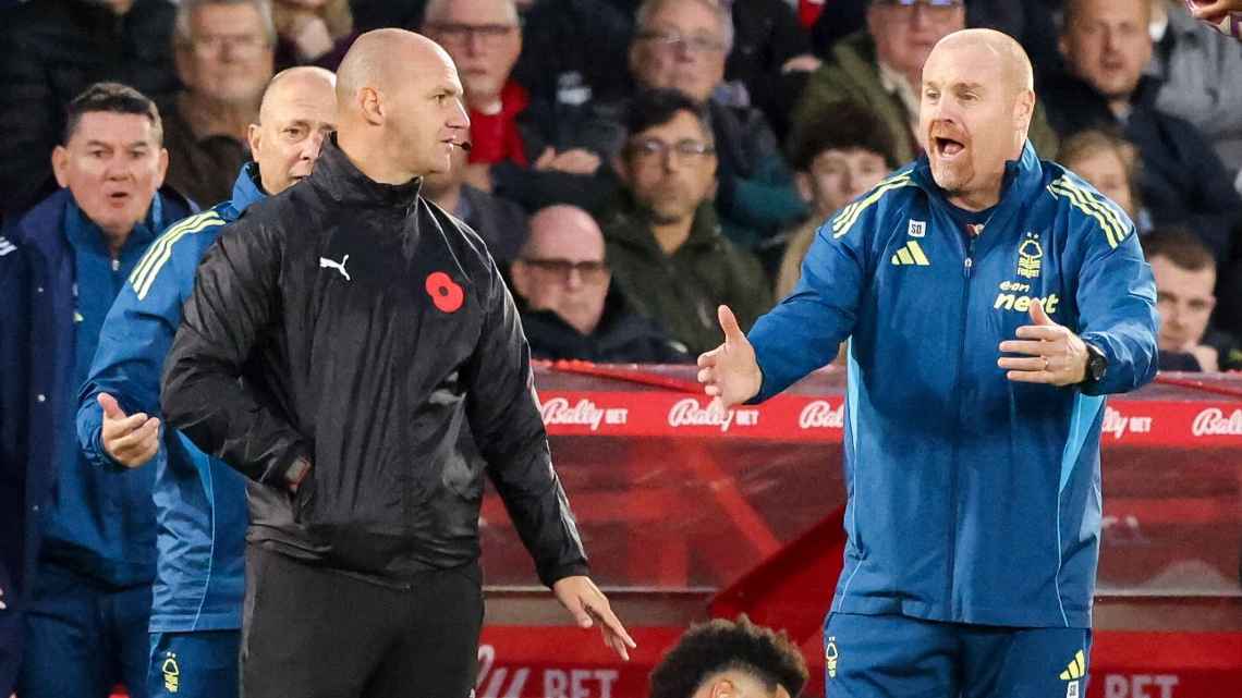 Ảnh bài viết Dyche phẫn nộ với bàn thắng của Man United, kêu gọi mở quyền can thiệp VAR