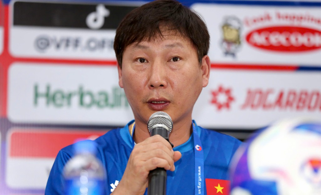 HLV Kim Sang-sik có những chia sẻ đáng chú ý về tuyển Việt Nam.