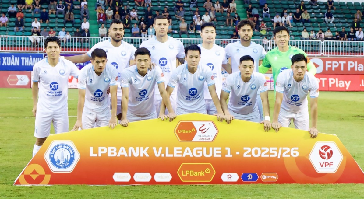 Ảnh bài viết Nam Định tụt dốc, ĐKVĐ V-League đối mặt nguy cơ đua trụ hạng