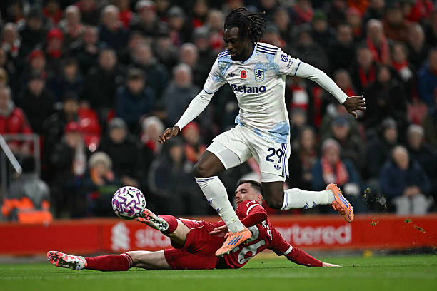 Andrew Robertson chơi ấn tượng trong chiến thắng 2-0 của Liverpool trước Aston Villa.