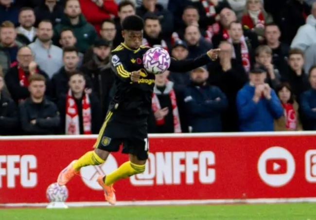 dwin – Cuộc đối đầu nảy lửa của hai tượng đài bóng đá Anh