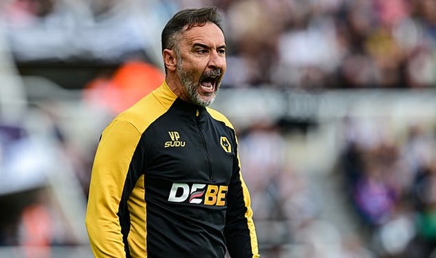 Nhà cầm quân Bồ Đào Nha mất phương hướng tại CLB