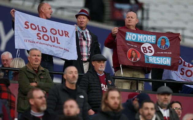 CĐV West Ham tức giận với giới chủ