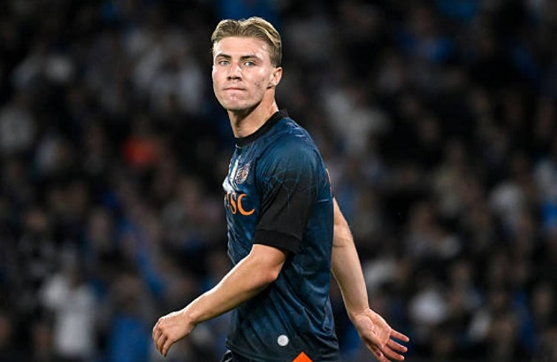 Hojlund đóng vài trò trụ cột ở hàng công Napoli.