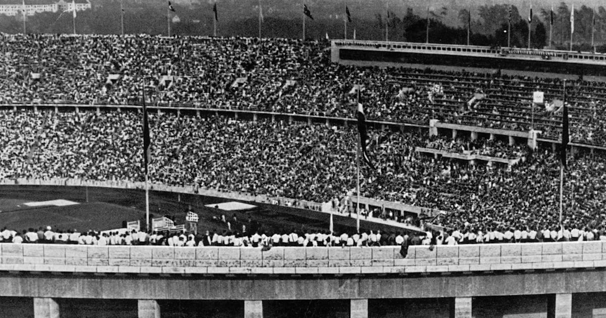 Sân vận động Sân vận động Olympic trong Thế vận hội 1936, một công trình được xây dựng cho mục đích tuyên truyền của chế độ Đức Quốc xã.