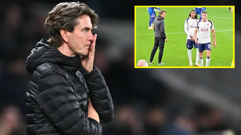 Spence và Van de Ven đã phớt lờ chỉ đạo của HLV, đi thẳng vào đường hầm sau trận thua Chelsea.