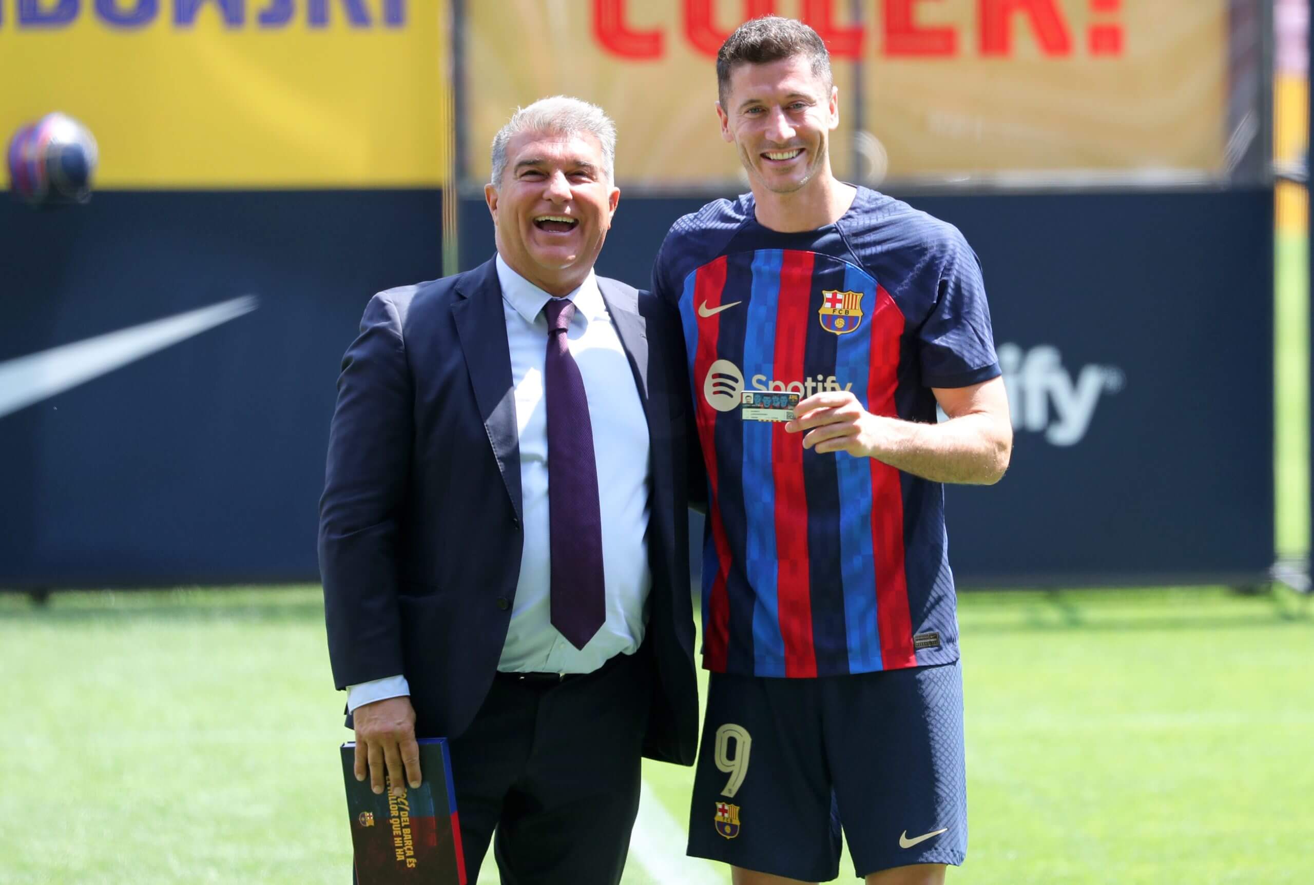 Chủ tịch Joan Laporta đã kích hoạt các đòn bẩy tài chính để cứu vớt CLB trong ngắn hạn.