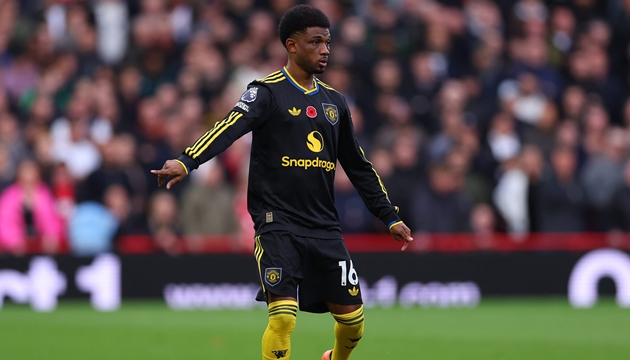 Amad Diallo được huyền thoại MU khen ngợi.