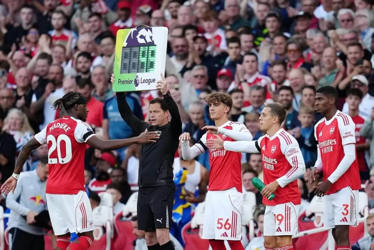 Luật 5 quyền thay người làm tăng yêu cầu thể chất đối với những cầu thủ phải chơi trọn 90 phút.