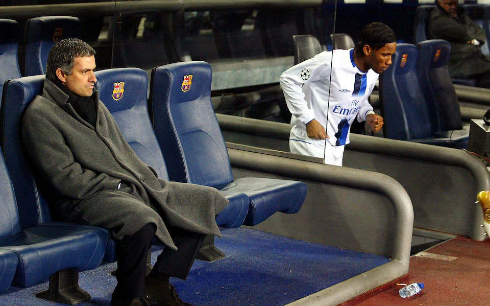 Mourinho nổi khùng với các ngôi sao Chelsea sau trận thua Barcelona