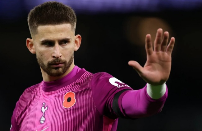 Dàn sao Tottenham thất vọng sau thất bại trước Chelsea.