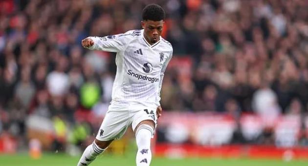 Amad đang chơi trái sở trường.