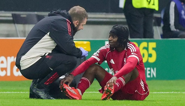 Frimpong vẫn chấn thương.