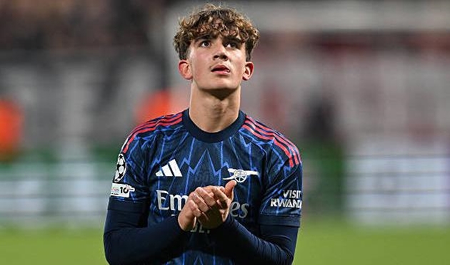 Max Dowman trở thành cầu thủ trẻ nhất ra sân ở Champions League.