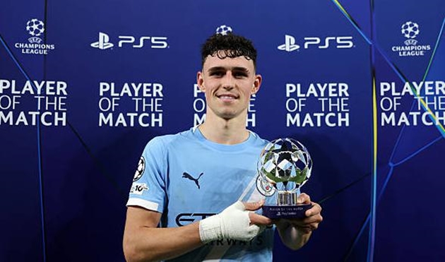 Phil Foden tỏa sáng trong trận đấu với Borussia Dortmund.