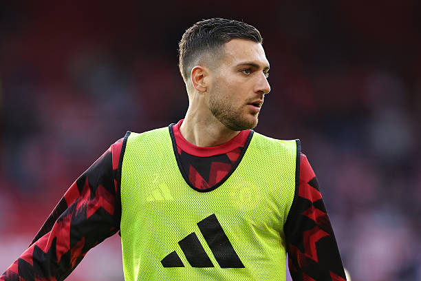 Dalot lẫn Dorgu đều không phải là những lựa chọn lý tưởng.