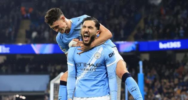 Man City vẫn là mối đe dọa lớn với Arsenal.