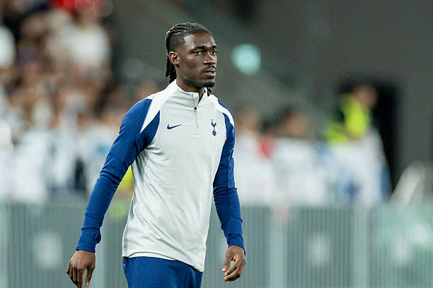 Tiền vệ Tottenham mất hơn 800.000 bảng vì bị lừa đảo ngân hàng