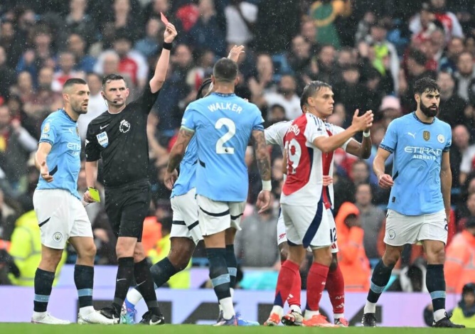 Sự tiến bộ trong việc hạn chế thẻ phạt của Arsenal so với mùa giải trước được thể hiện rõ rệt.