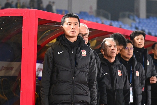 Ảnh bài viết "Tia sét dội vào giữa tĩnh lặng", dư luận Trung Quốc xôn xao vì HLV mới