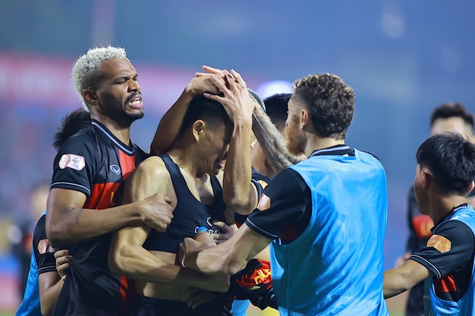 Ảnh bài viết Soi trận CA TP.HCM vs Ninh Bình: Giải bài toán hàng công