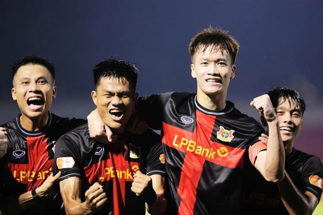 Ảnh bài viết Điểm tin bóng đá Việt Nam 8/11: V.League tạm nghỉ gần 3 tháng; Tiến Dũng phẫu thuật thành công