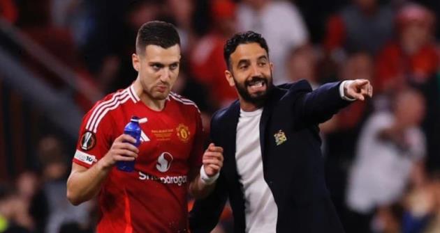 Ảnh bài viết Đội hình Man United đấu Tottenham: Dalot bị loại, Amad Diallo đá chính ở hàng công