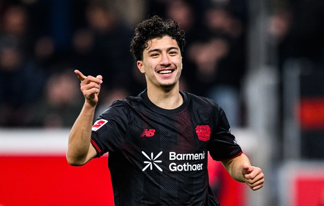  Maza lập cú đúp cho Leverkusen.