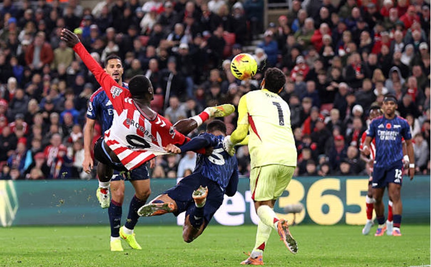 Robbey mang về 1 điểm quý giá cho Sunderland.