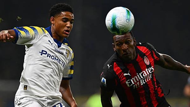 Parma gây ra nhiều khó khăn cho AC Milan.
