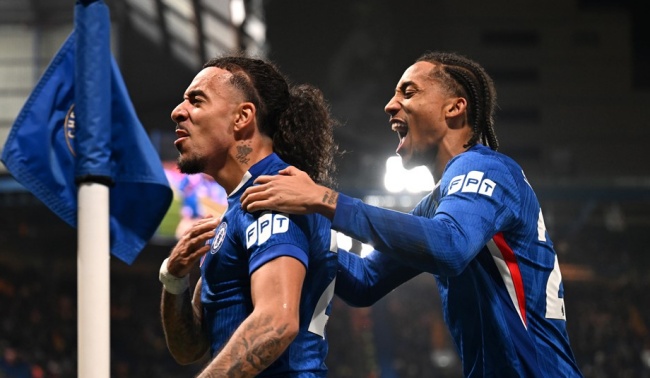 Gusto ghi bàn cho Chelsea.