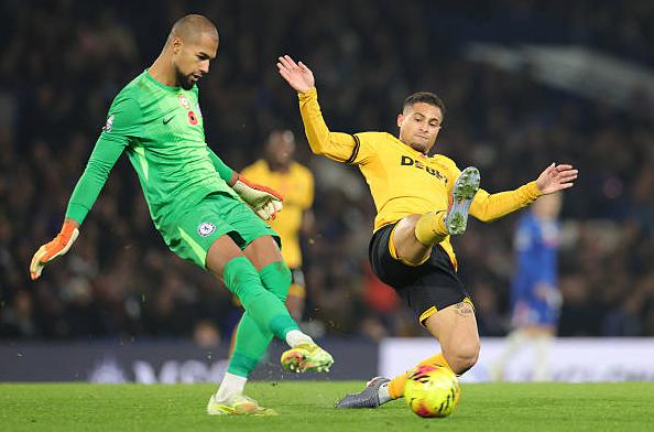 Robert S&aacute;nchez, 7 điểm - Kh&ocirc;ng c&oacute; c&uacute; s&uacute;t n&agrave;o trong hiệp một v&agrave; nỗ lực kh&ocirc;ng tr&uacute;ng đ&iacute;ch của Marc Munetsi trong hiệp hai, thủ m&ocirc;n Robert Sanchez chủ yếu chỉ đứng nh&igrave;n