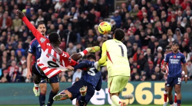 David Raya – 6 điểm: Raya không thể làm gì trong bàn mở tỷ số của Sunderland. Raya cản phá xuất sắc cú sút cận thành của Brobbey phút 79, nhưng bất lực trong pha gỡ hòa cuối trận.