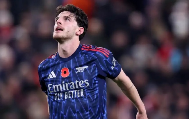 Declan Rice – 6.7 điểm: Rice mở ra bàn gỡ hòa với pha đoạt bóng từ Le Fee. Anh bị đánh bại trong pha không chiến dẫn đến bàn mở tỷ số của Ballard.