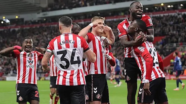 Sunderland hòa kiên cường trước Arsenal