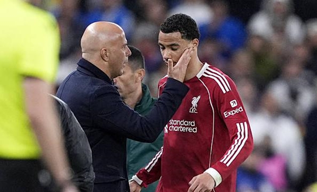 Ảnh bài viết Ekitike thừa nhận từng "khó chịu" với Arne Slot