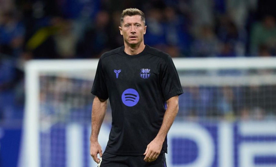 Robert Lewandowski có thể trở thành niềm hy vọng của Barcelona trên hàng công. 