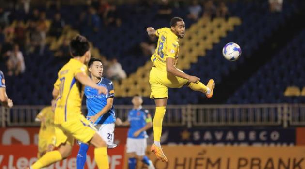 Ảnh bài viết SLNA thắng nghẹt thở Becamex TP.HCM trên sân Vinh