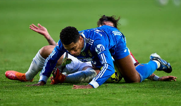 Dàn sao đội chủ nhà thi đấu lăn xả để giành 1 điểm