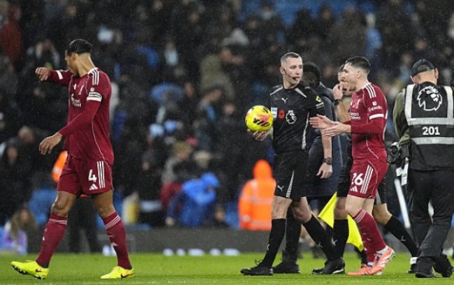 Andy Robertson – 5.9 điểm. Robertaon chậm áp sát Nunes trong pha bóng dẫn đến bàn mở tỷ số. Sau đó anh tham gia tình huống việt vị khiến bàn gỡ của Van Dijk bị từ chối.