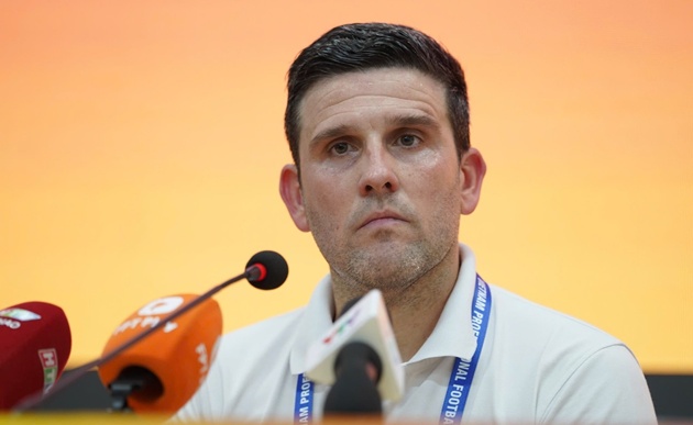 Gerard Albadalejo không hài lòng về công tác trọng tài