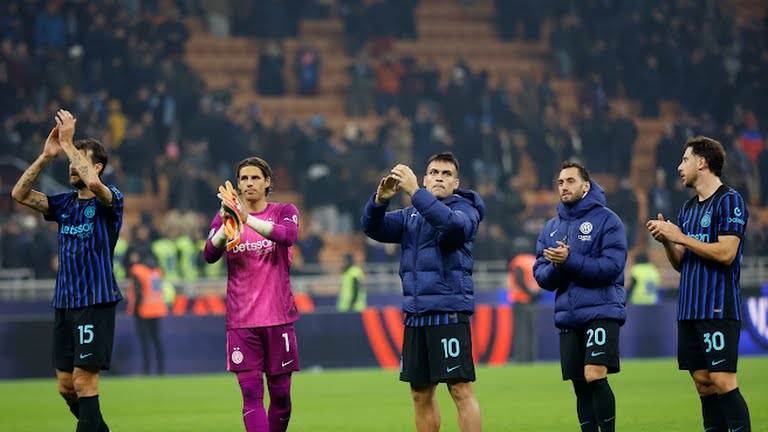 Ảnh bài viết Inter tăng tốc, Napoli hụt hơi, cán cân Scudetto đổi chiều