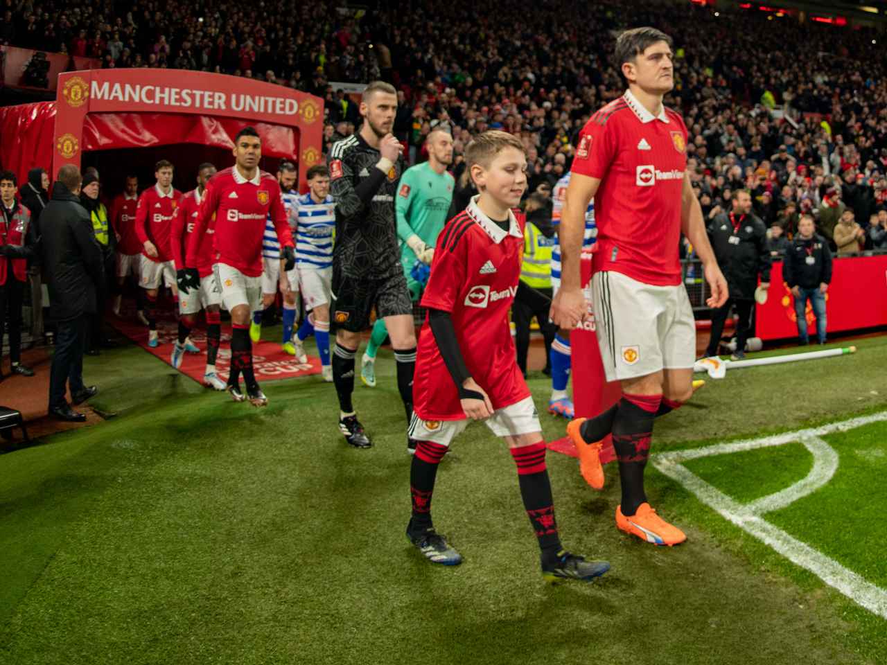 Ảnh bài viết Giá vé mascot: Giấc mơ của trẻ nhỏ trị giá 2.000 Bảng và sự phẫn nộ tại Ngoại hạng Anh