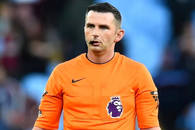 Michael Oliver thường mang lại may mắn cho Man City.