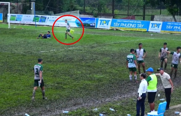 Hình ảnh gây phản cảm ở giải hạng Ba Quốc gia.