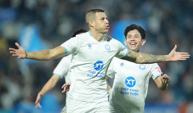 Nam Định bị Hà Nội FC cầm hòa với tỷ số 1-1 trên sân nhà.