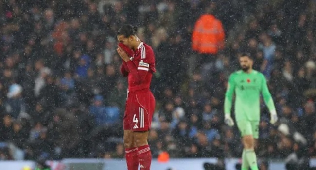 Liverpool thua 0-3 trước Man City.