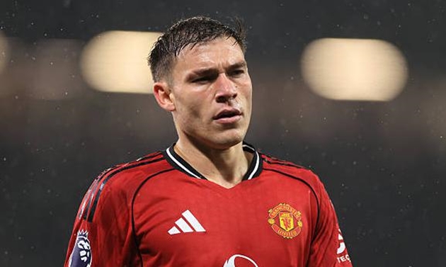 Ảnh bài viết Manuel Ugarte "lạc lối" ở Manchester United