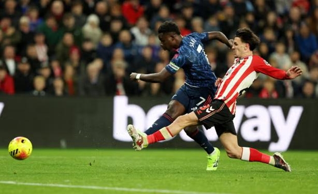 Bukayo Saka và Arsenal phớt lờ những ý kiến từ bên ngoài.